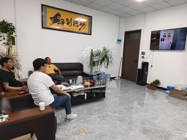 连续式国产精品麻豆系列通过多媒体的形式向客户展现