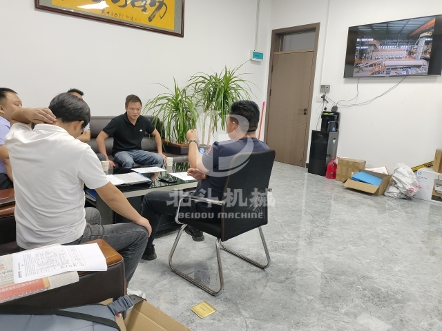 锂电池国产精品麻豆系列热卖,张总工程师现场解答客户疑惑